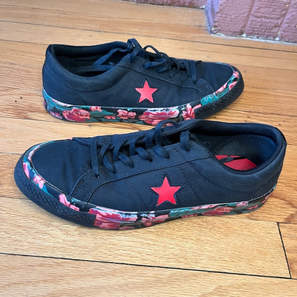 Converse Black Canvas Women's Low-Top Sneakers with Red Star Accent - Picture 5 of 10